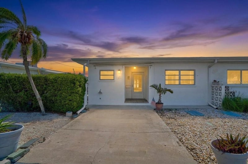 17 Seaside Ct, Holmes Beach, FL 34217