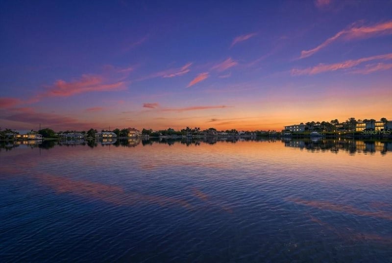 17 Seaside Ct, Holmes Beach, FL 34217
