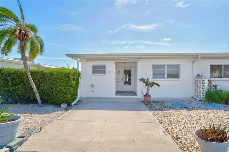 17 Seaside Ct, Holmes Beach, FL 34217