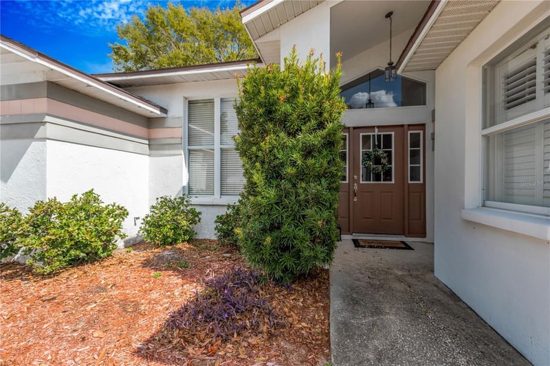 2626 Crestfield Dr, Valrico, FL 33596