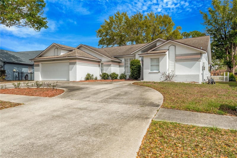 2626 Crestfield Dr, Valrico, FL 33596