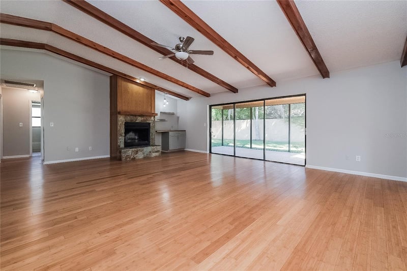 515 Sandalwood Dr, Plant City, FL 33563