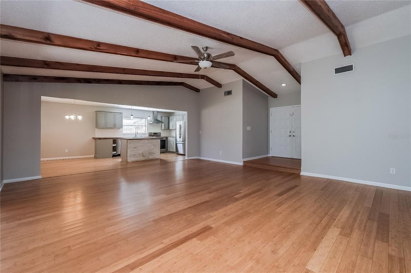 515 Sandalwood Dr, Plant City, FL 33563