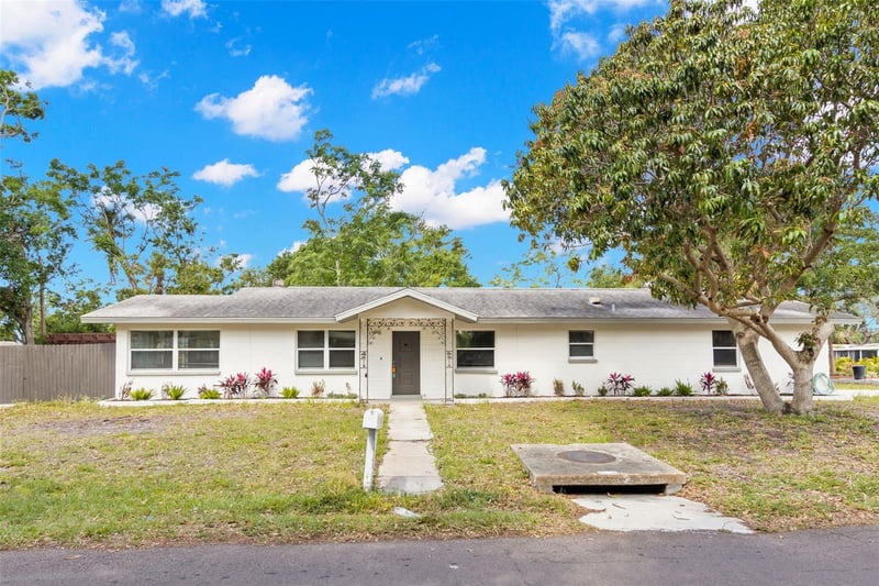 1431 57th St, Gulfport, FL 33707