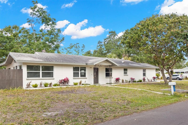 1431 57th St, Gulfport, FL 33707
