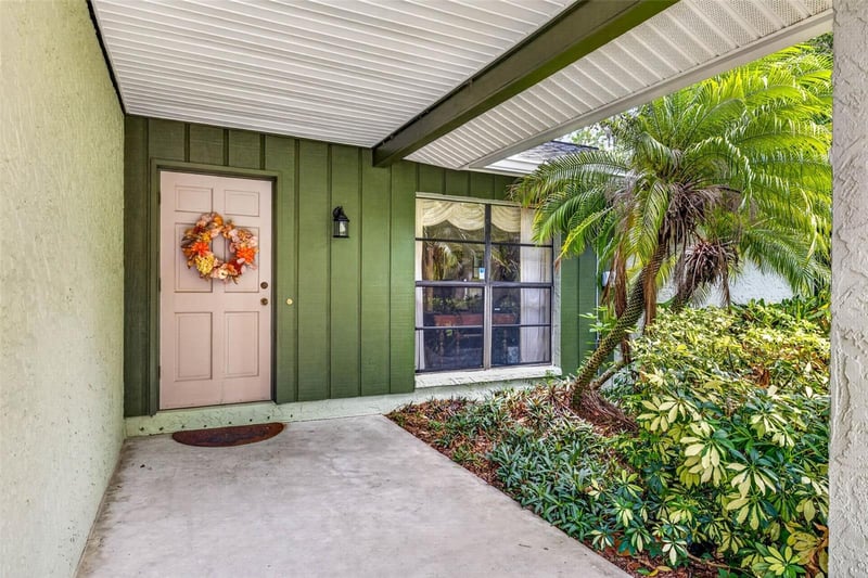 910 Hillside Dr, Lutz, FL 33549