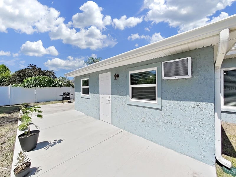 1004 Peninsula Ave, Tarpon Springs, FL 34689