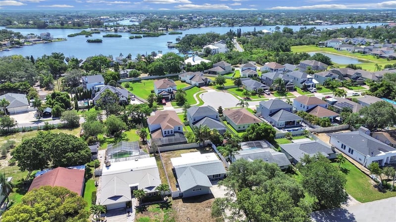1004 Peninsula Ave, Tarpon Springs, FL 34689