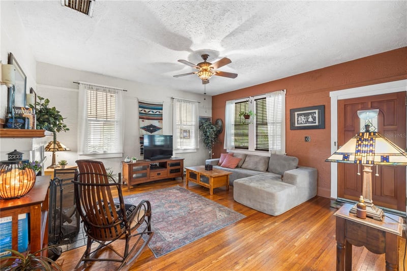 916 Broad St, Tampa, FL 33604