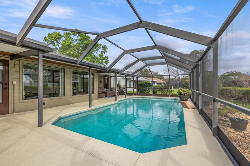 6352 Huntington Dr, Zephyrhills, FL 33542