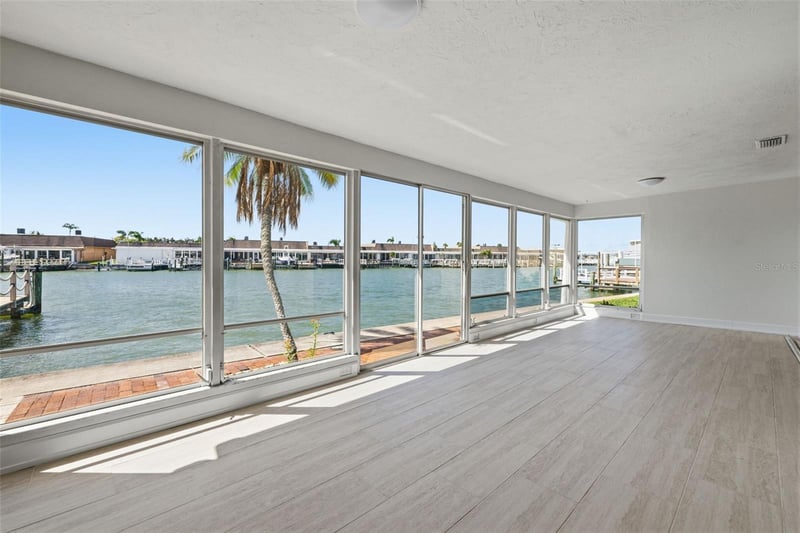 594 Boca Ciega Point Blvd N, St Petersburg, FL 33708
