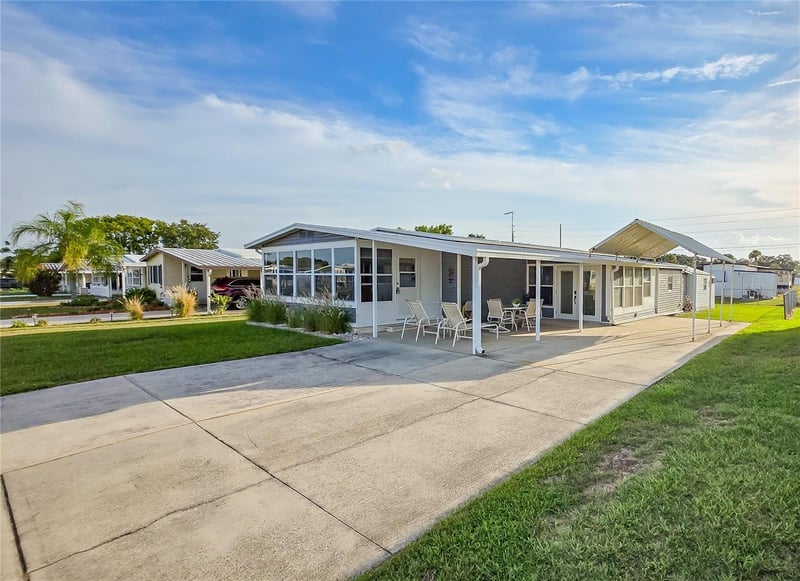 5545 Mandan St, Zephyrhills, FL 33542