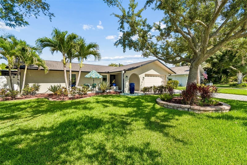 725 Del Oro Dr, Safety Harbor, FL 34695