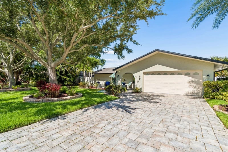 725 Del Oro Dr, Safety Harbor, FL 34695
