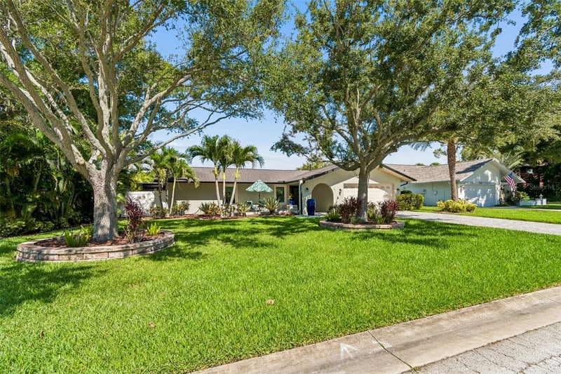 725 Del Oro Dr, Safety Harbor, FL 34695