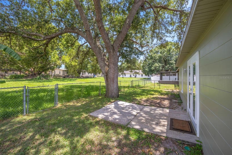 511 Center Point Rd, Valrico, FL 33594