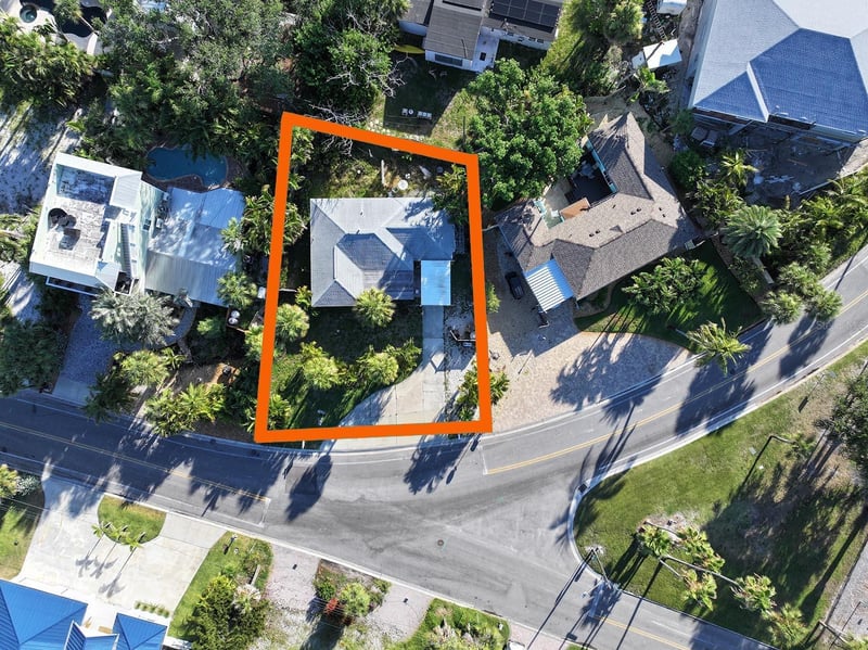 3929 Belle Vista Dr, St Pete Beach, FL 33706