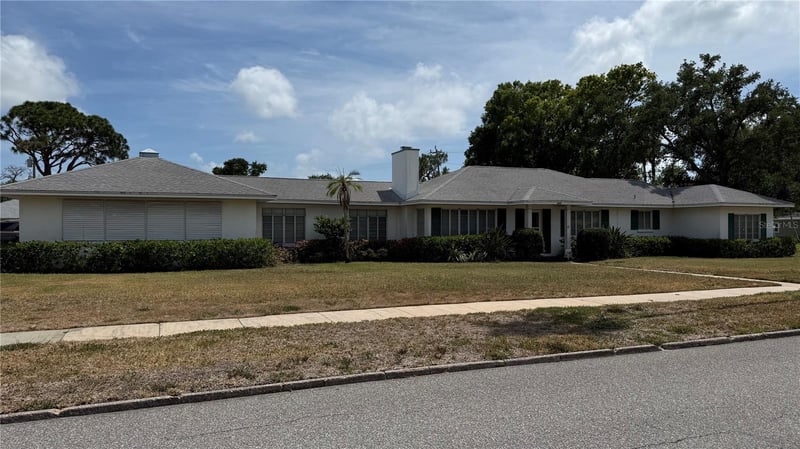 7617 Senrab Dr, Bradenton, FL 34209