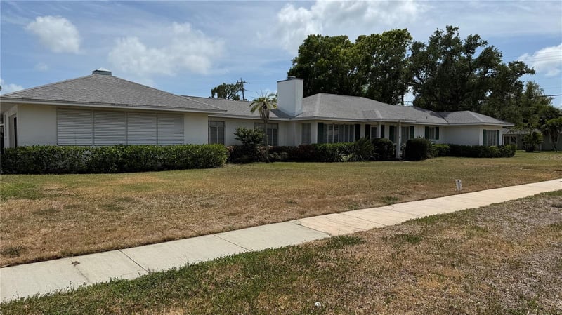 7617 Senrab Dr, Bradenton, FL 34209