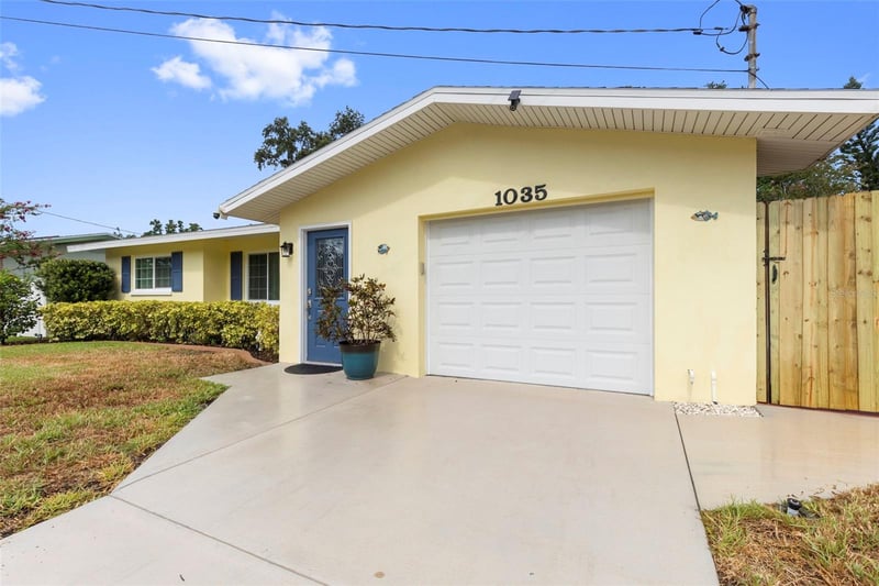 1035 Woodbrook Dr, Largo, FL 33770