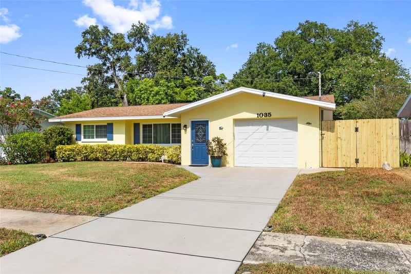 1035 Woodbrook Dr, Largo, FL 33770