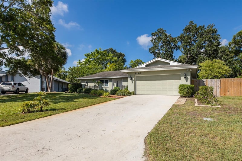 8120 Canterbury Cir, Seminole, FL 33777