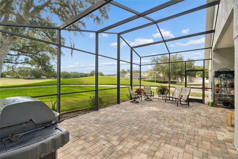 18868 Maisons Dr, Lutz, FL 33558
