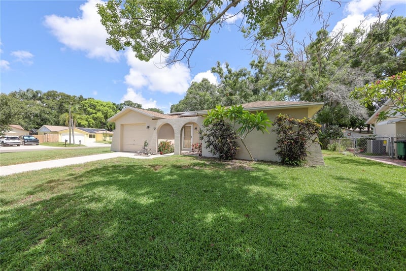 160 Meadowlark Dr, Safety Harbor, FL 34695