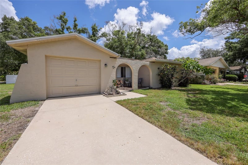 160 Meadowlark Dr, Safety Harbor, FL 34695