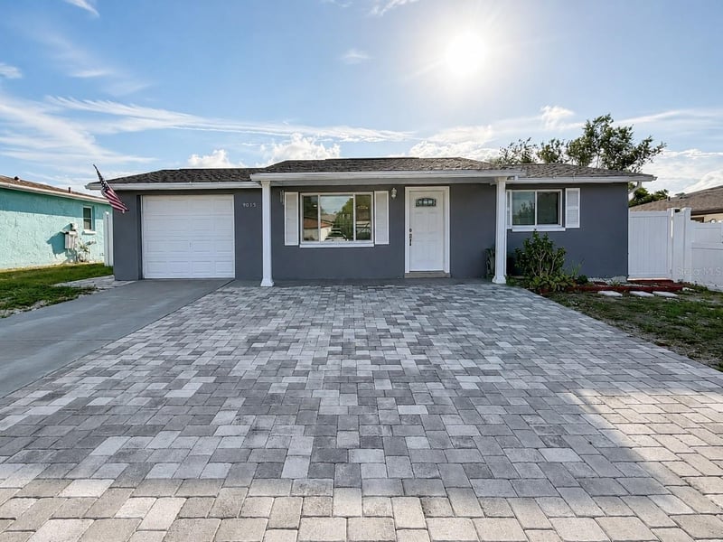 9015 Prosperity Ln, Port Richey, FL 34668