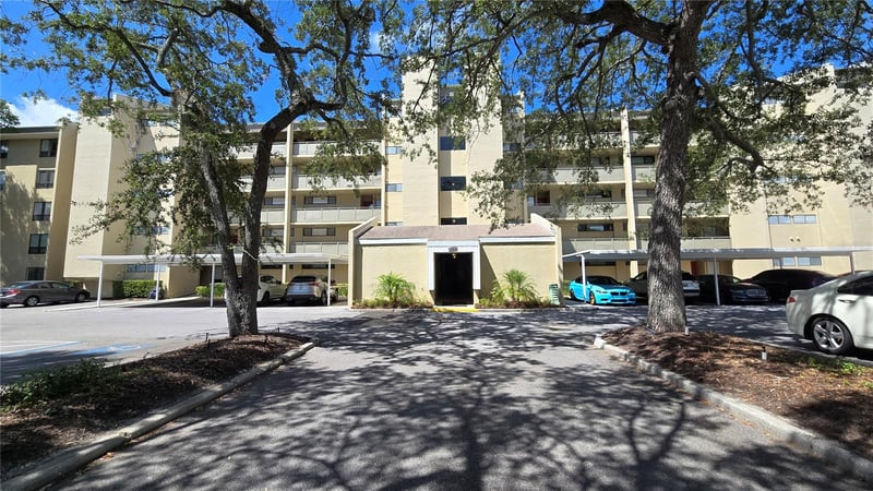 13626 Greenfield Dr #201, Tampa, FL 33618