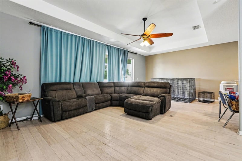 2130 Roanoke Springs Dr, Ruskin, FL 33570