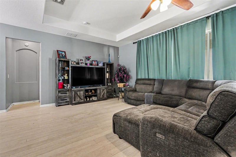 2130 Roanoke Springs Dr, Ruskin, FL 33570