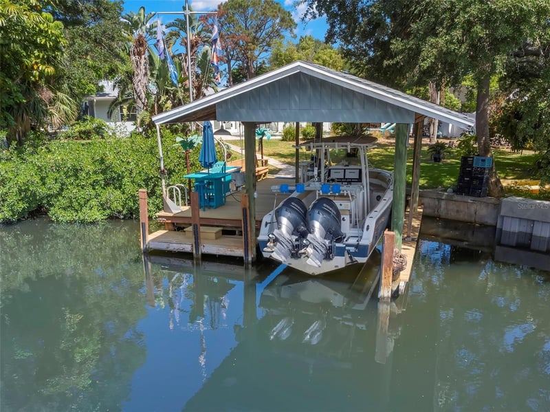121 Carlyle Dr, Palm Harbor, FL 34683