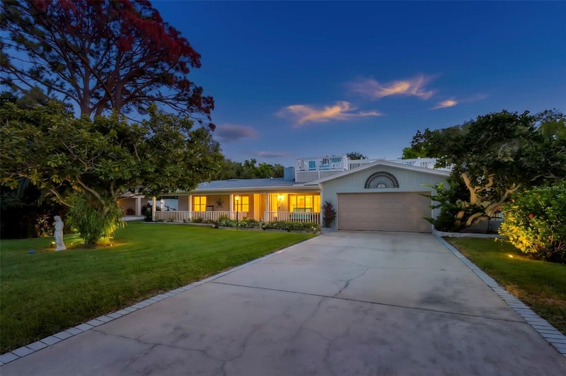 121 Carlyle Dr, Palm Harbor, FL 34683