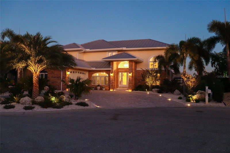 620 North Point Dr, Holmes Beach, FL 34217