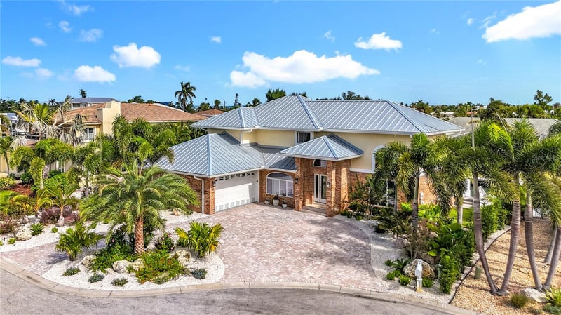 620 North Point Dr, Holmes Beach, FL 34217
