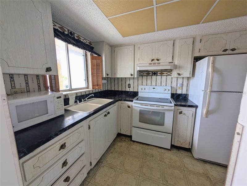 3714 Lake Bayshore Dr #K-418, Bradenton, FL 34205