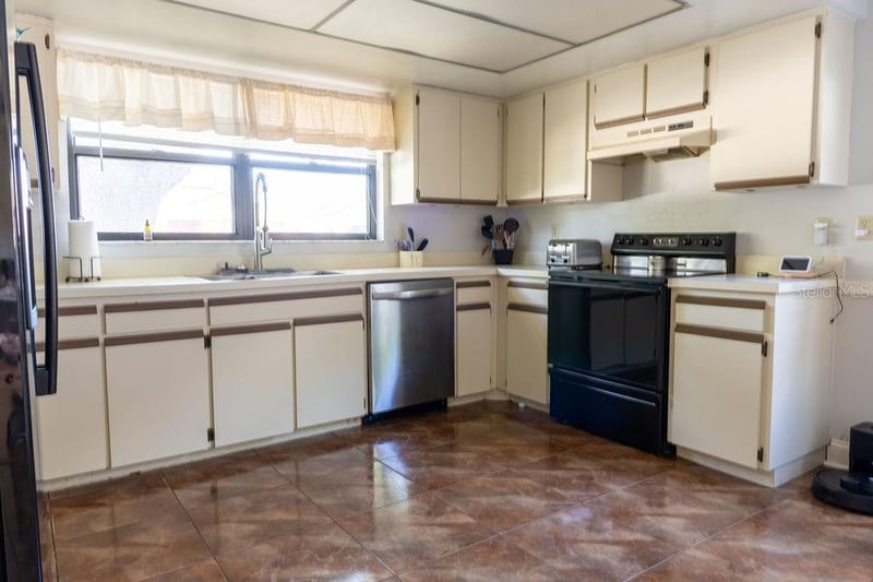 1707 Whispering Dr, Largo, FL 33771