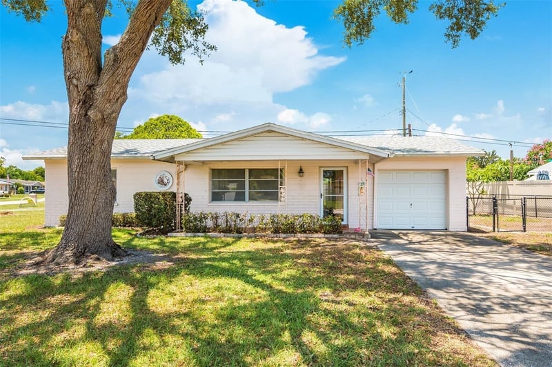 10833 111th Pl, Seminole, FL 33778