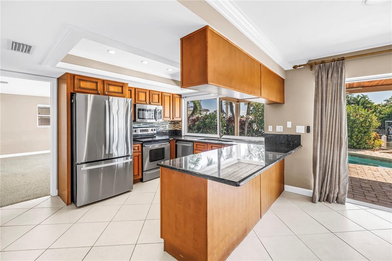 1820 Tanglewood Dr, St Petersburg, FL 33702