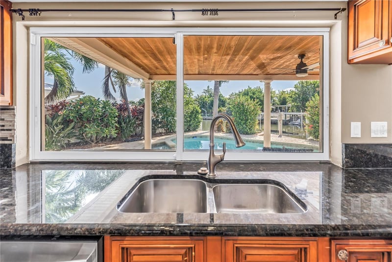 1820 Tanglewood Dr, St Petersburg, FL 33702