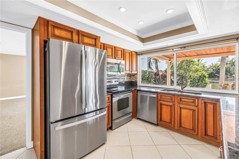 1820 Tanglewood Dr, St Petersburg, FL 33702