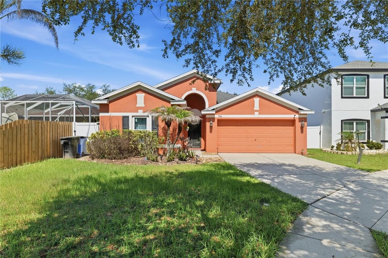 704 Parsons Pointe St, Seffner, FL 33584