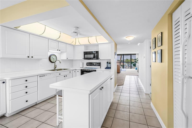 9425 Blind Pass Rd #207, St Pete Beach, FL 33706