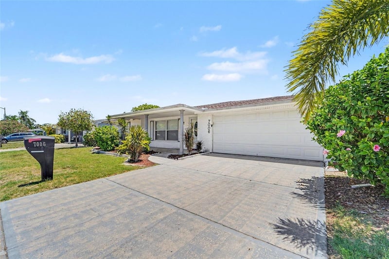 7006 Maplehurst Dr, Port Richey, FL 34668