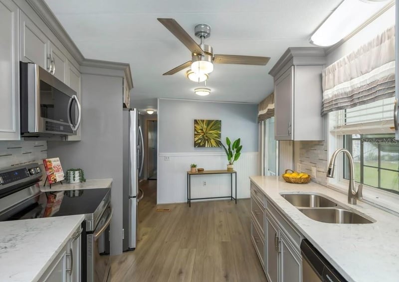 198 Philadelphia Blvd #11, Palm Harbor, FL 34684
