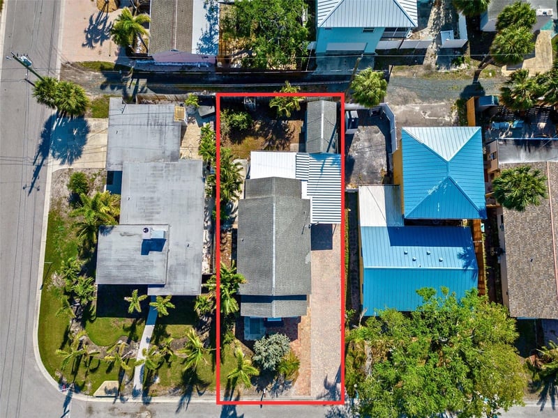 3108 Dupont St, Gulfport, FL 33707