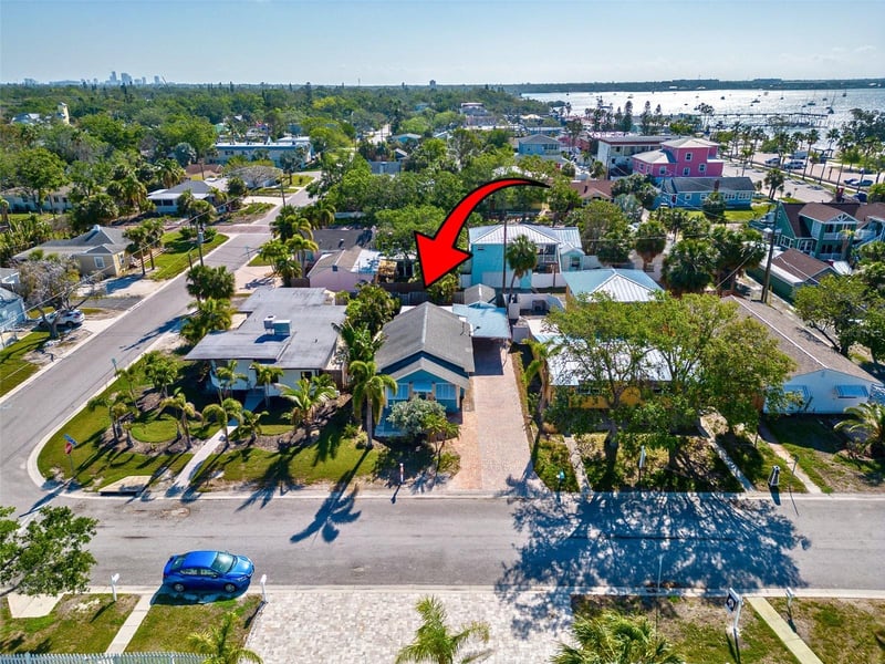 3108 Dupont St, Gulfport, FL 33707