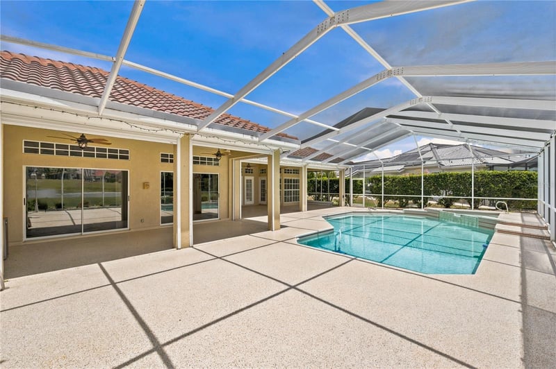2116 Platinum Dr, Sun City Center, FL 33573